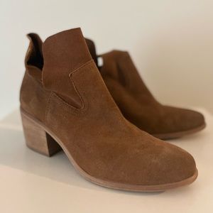 BP Women’s Caramel Suede Bootie (8.5)